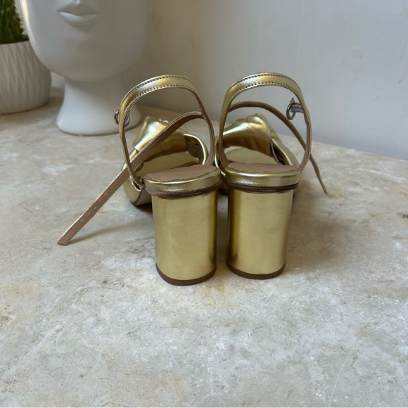 Elegant Gold Women's Sandals - Picture 11 of 13